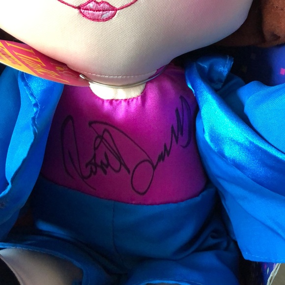 COPY - Rosie O’Donnell autographed doll - Picture 3 of 3